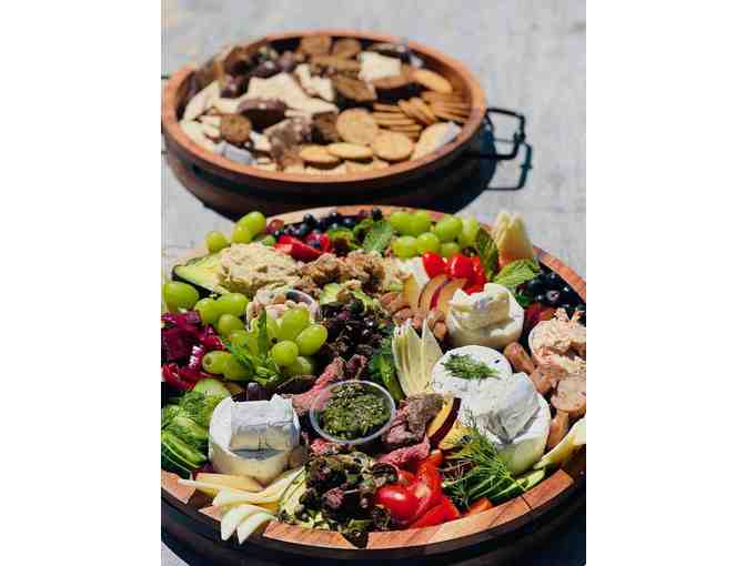 Catered charcuterie board for 10 people - Photo 1