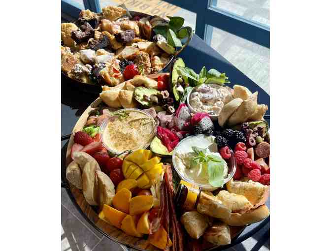 Catered charcuterie board for 10 people - Photo 3