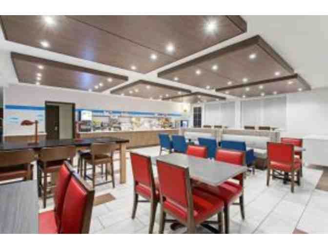 CA - Oakland - Holiday Inn Express - One Night Stay