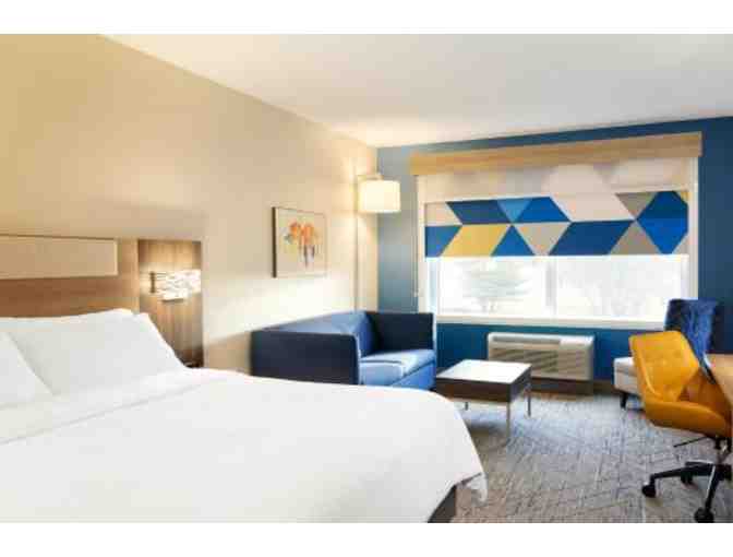 WI - Port Washington - Holiday Inn Express - One Night Stay