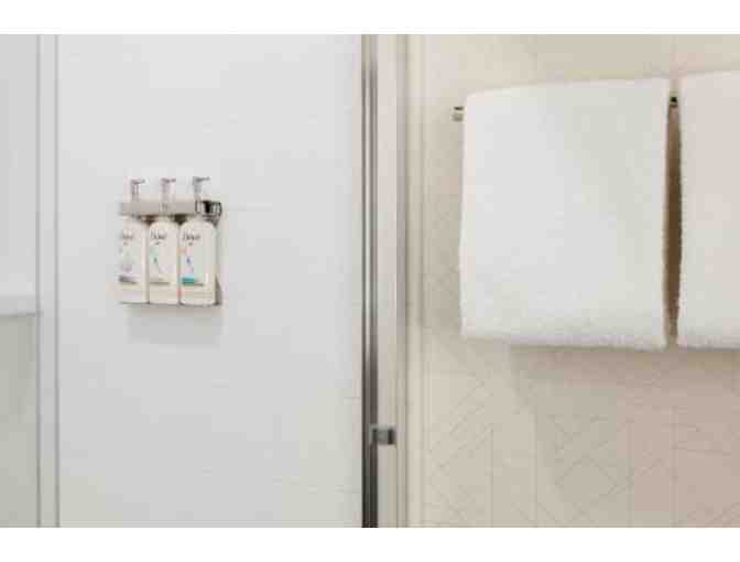 WI - Port Washington - Holiday Inn Express - One Night Stay