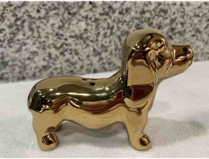Salt & Pepper Shakers - Adorable kissing dachshunds!