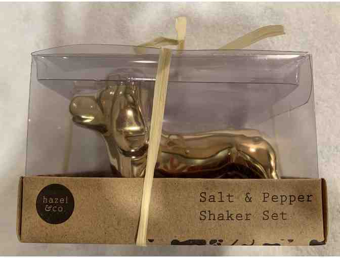 Salt & Pepper Shakers - Adorable kissing dachshunds!