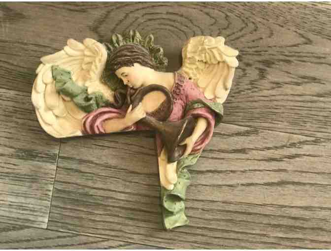 Angel mantel-bookshelf decor