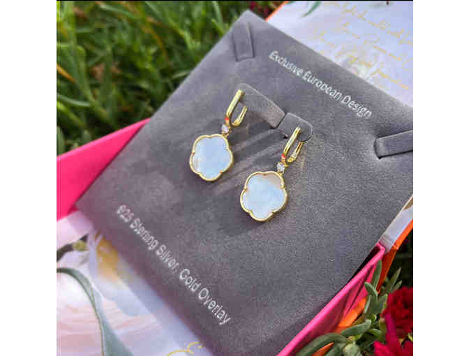 MOTHER OF PEARL Earrings & Bracelet Set