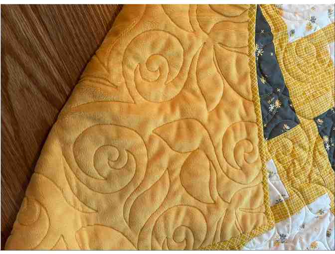 Handmade Quilt - Lemon Flowers