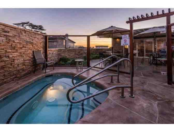 Cambria, CA - Moonstone Landing - Overnight stay in Partial Ocean View King Room