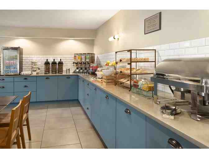 One Night at the Country Inn & Suites in Chippewa Falls, WI