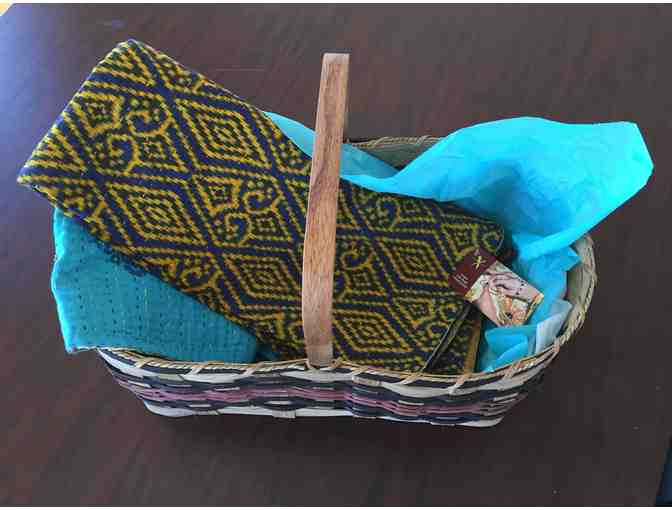 Exquisite double-sided 38' X 77' Sari Bazaar Sari - handmade in India