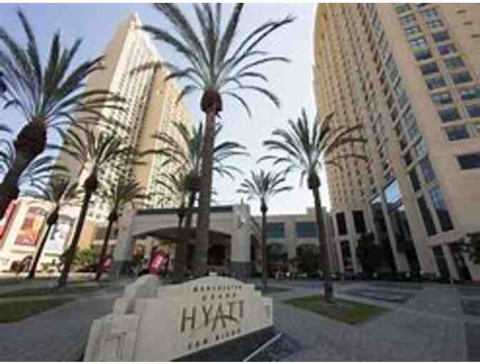 GRAND HYATTS ETERNALLY YOURS GIFT BASKET