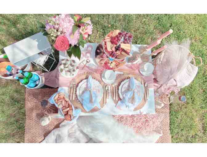 Luxury Picnic For Two Provided by Potomac Picnics!