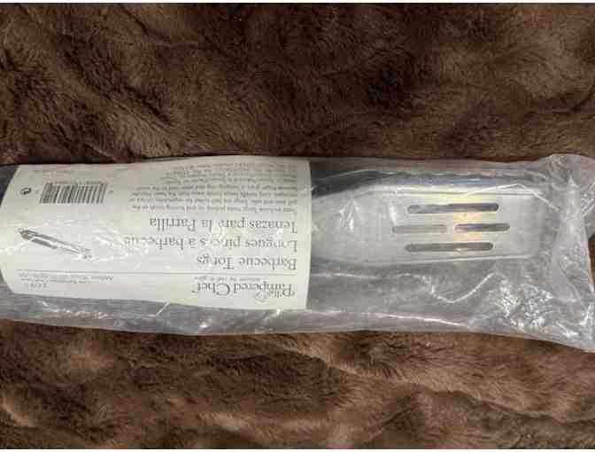 Pampered Chef BBQ Basket and Tongs