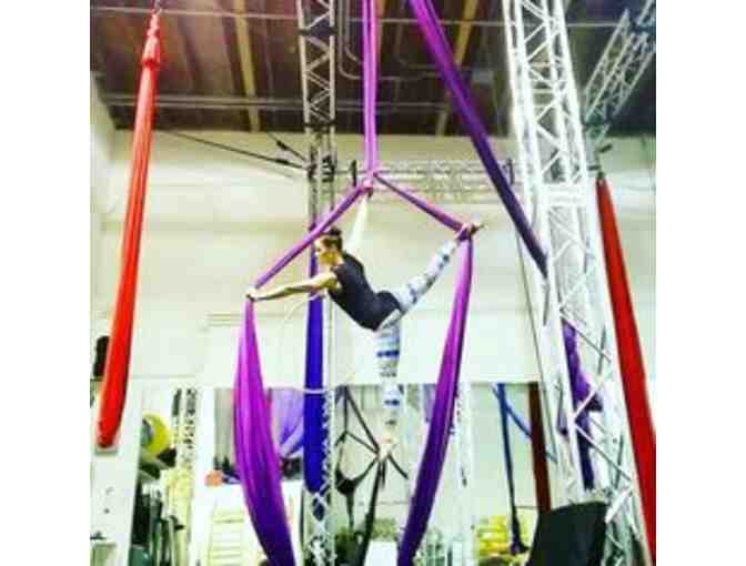 AERIAL WAREHOUSE - CERTIFICATE FOR ONE (1) CLASS