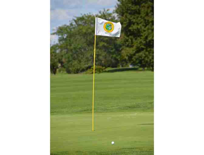 Montaup Country Club Green Fees for Four