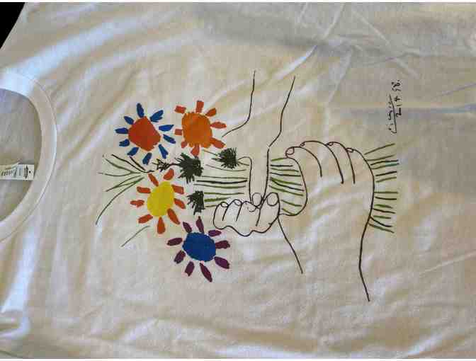Pablo Picasso Bouquet Of Peace 1958 (Flowers Bouquet With Hands) T-shirt
