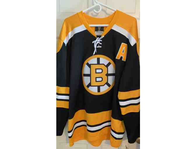 AUTOGRAPHED PHIL ESPOSITO #7 BLACK HOCKEY JERSEY SIZE LARGE AUTHENTICATED