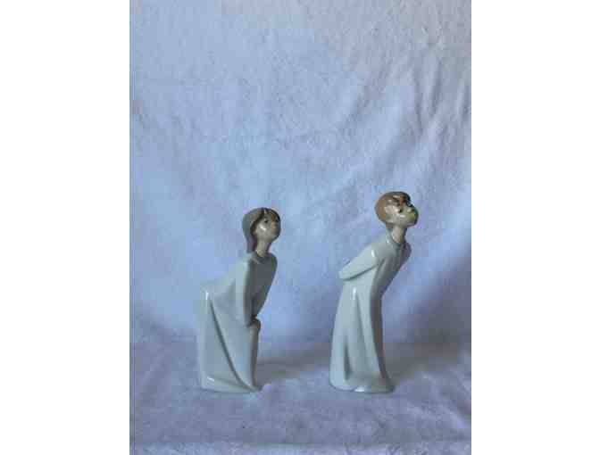 Lladro figurines boy blowing kiss & girl kissing