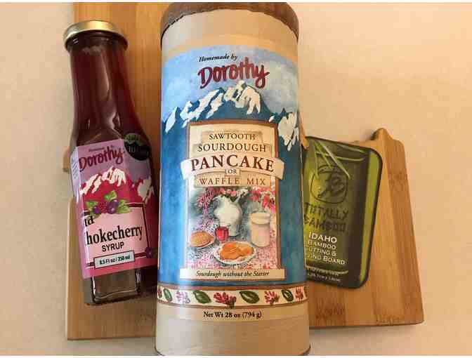 Idaho Bamboo Cutting Board and Gourmet Food Basket