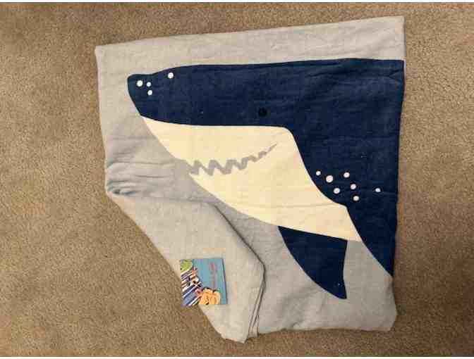 SHARK Towels (2 Beach Towels + Beach Bag + Shark Key Chain)