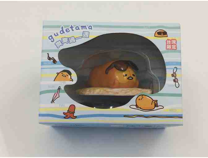 Gudetama figurine + Pink Plastic Rilakkuma Coin Purse