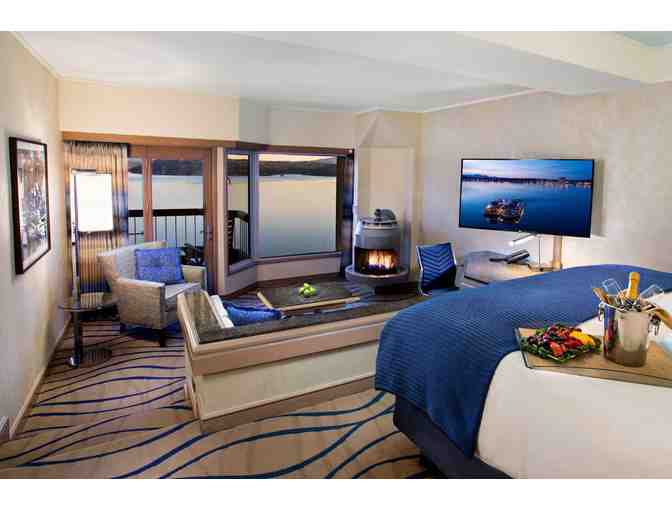 Coeur d'Alene Holiday Light Show Cruise and Stay on the Lake