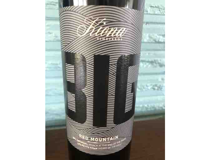 Kiona Vineyards Wine and Cheese Board Set