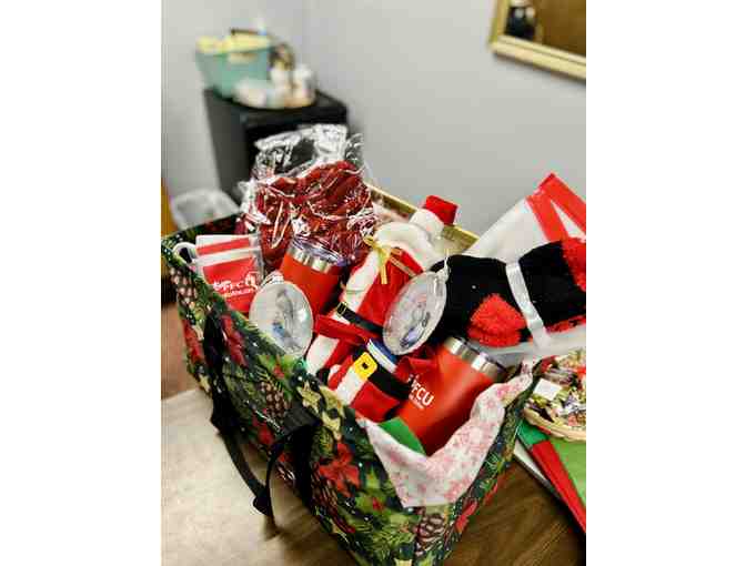 Holiday Cheer Gift Basket - Photo 2