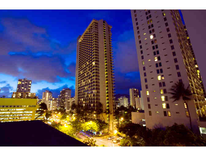 3 Nights for 2, Ocean Front Room with Dinner, Waikiki Beach Marriott Resort & Spa