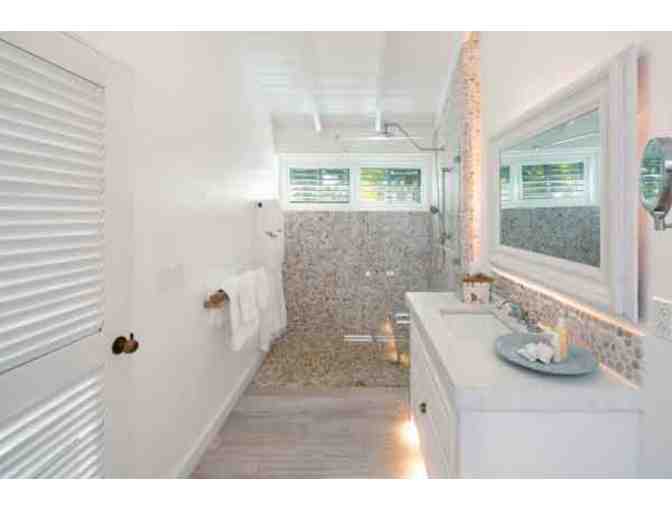 7 Nights Private Island, Palm Island Resort