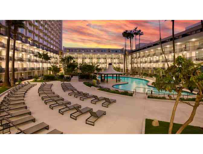 Los Angeles Airport Marriott - Two (2) Night Stay, Valet Parking, Wi-Fi & Mclub Access