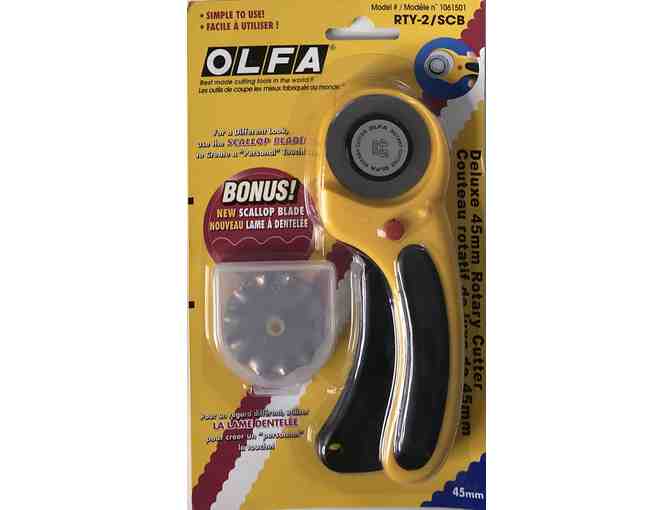 Ergonomic rotary cutter and smaller rotary cutter with mat
