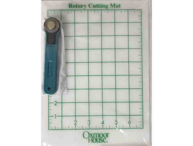 Ergonomic rotary cutter and smaller rotary cutter with mat