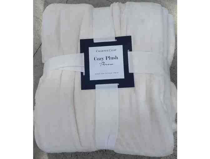 Cozy Plush Blanket in white