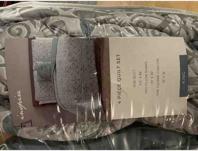 King sized 4 piece quilt set