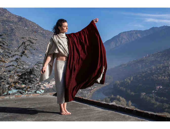 Esprit de l'Himalaya: Bodhi Thick Pashmina Meditation Shawl in Burgundy