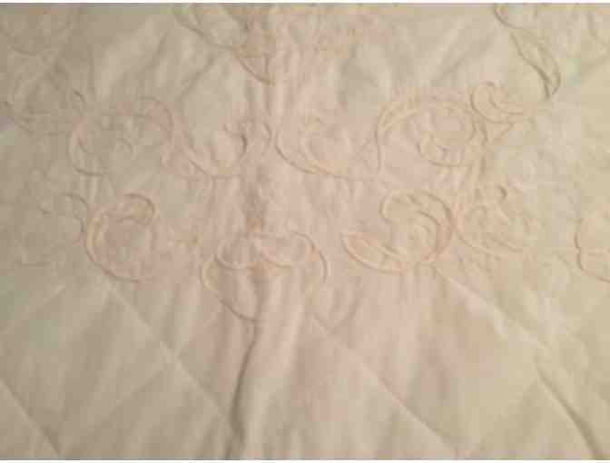 Raised Applique Twin Bedspread