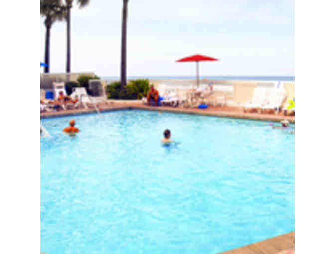 Bahama House Hotel in Daytona Beach, FL