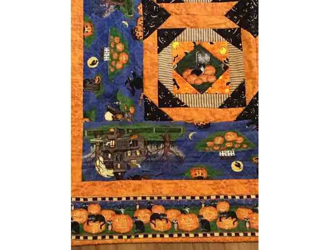 GORGEOUS HANDMADE HALLOWEEN THEMED QUILT
