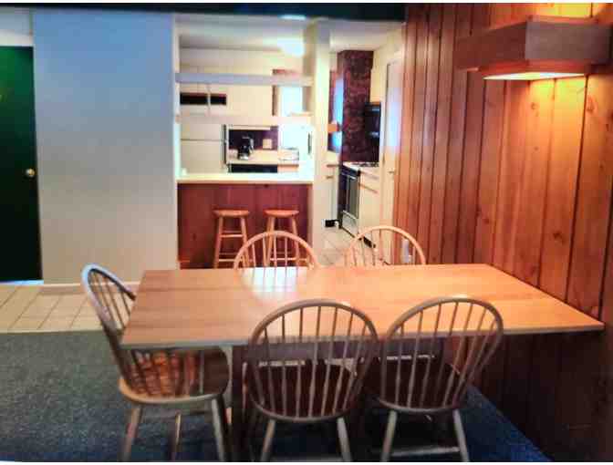 Condo in Stowe Vermont for Seven (7) nights sleeps Eight (8)