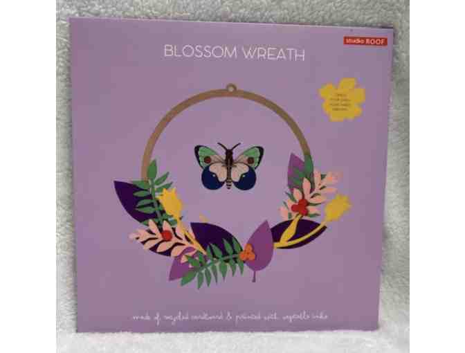 3D DIY Flower Blossom Wreath - Photo 3