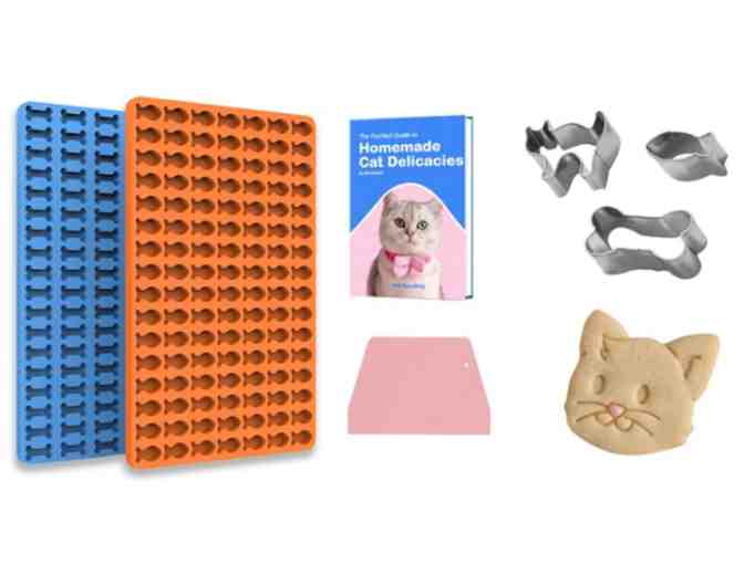 Feline Foodie Bundle : Pizza Cat Bed & Cat Treat Kit