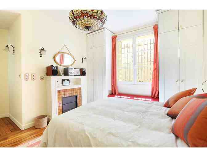 Vive la France: Paris 'Cafe-Couette' (Bed and Breakfast)