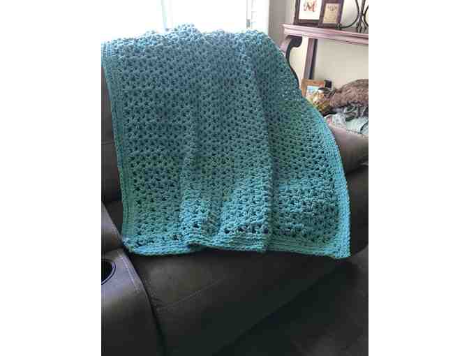 CROCHETED CHUNKY THROW BLANKET