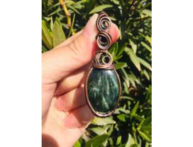 Seraphinite copper wire-wrapped pendant