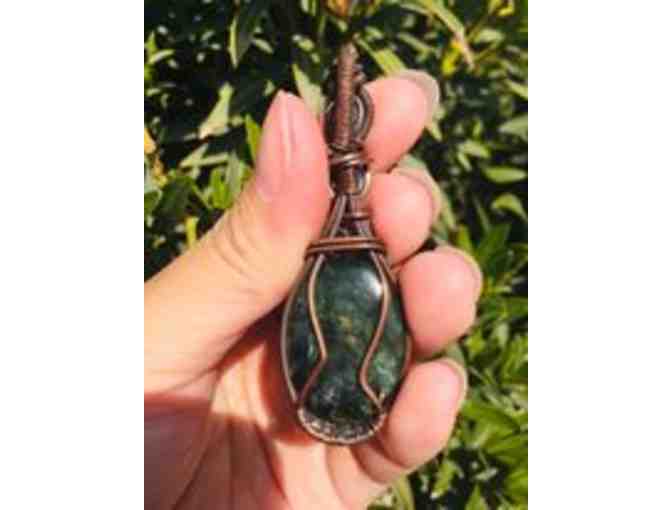 Seraphinite copper wire-wrapped pendant