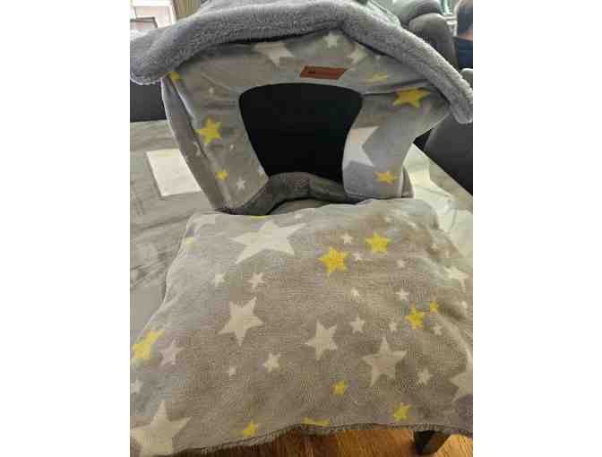 Plush Dog House Grey w/ stars