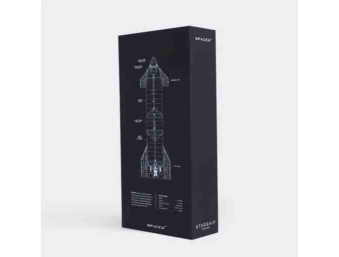 Scale model of SpaceX's Starship Rocket