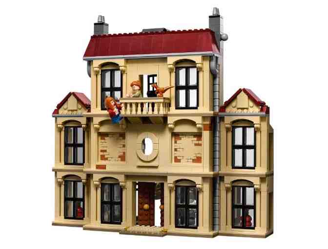 Jurassic World Lego set signed by Chris Pratt