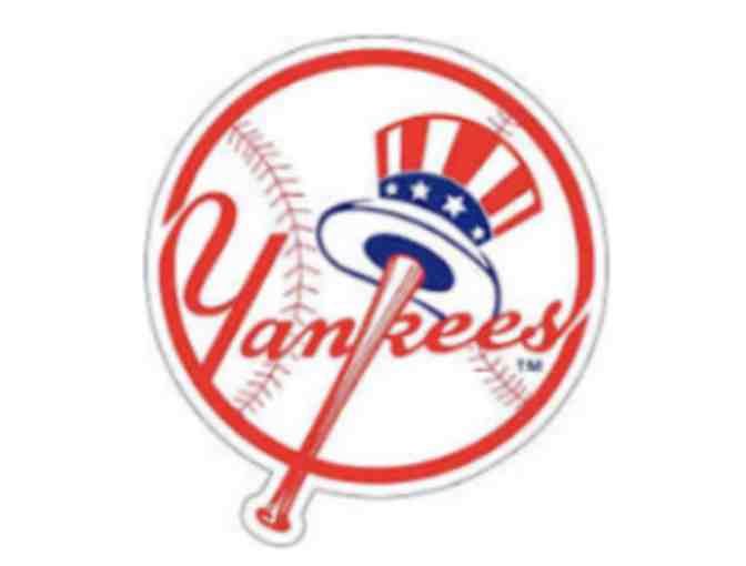 Yankees - Andy Pettitte Autographed Ball