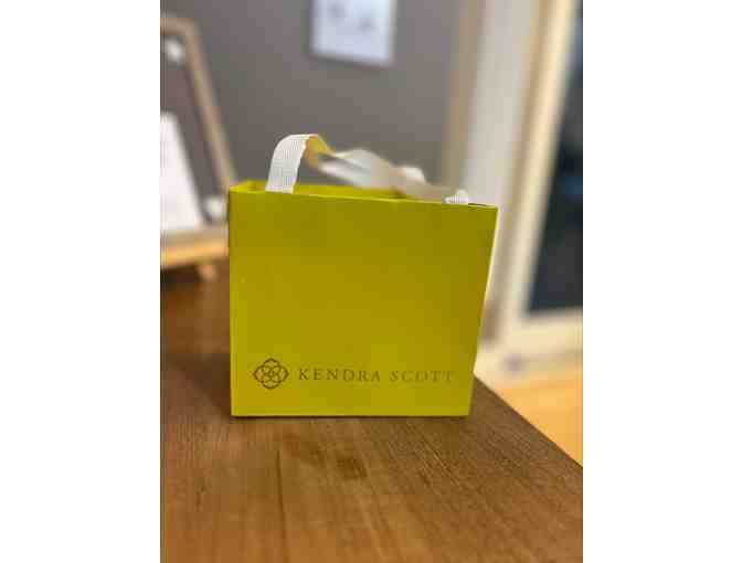 Kendra Scott Elisa Gold Pendant Necklace in Rose Quartz